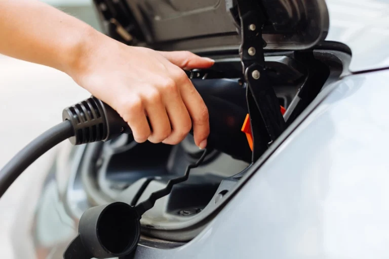 Que mantenimiento tiene un coche eléctrico