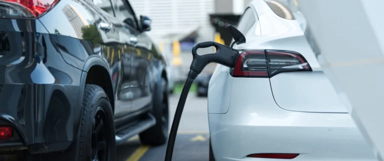 cuánto cuesta cargar un coche eléctrico en una gasolinera