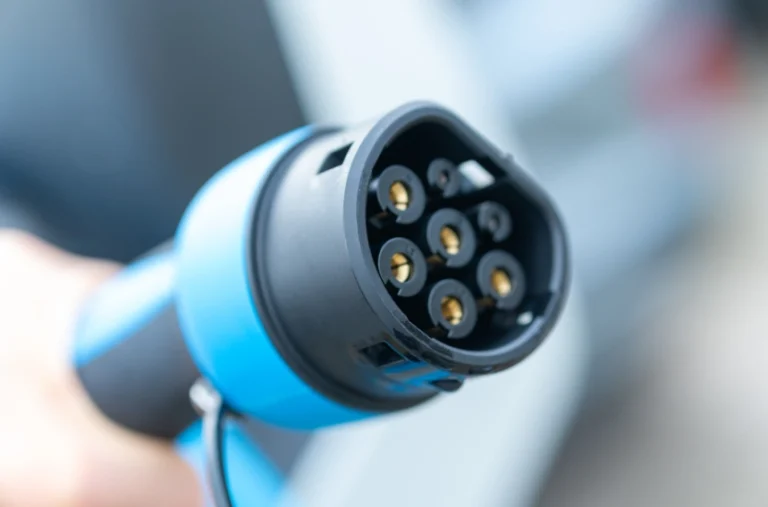 Conector coche eléctrico