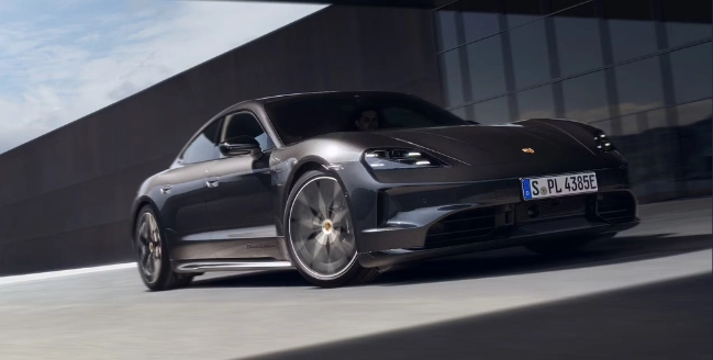 La carga de Porsche eléctrico