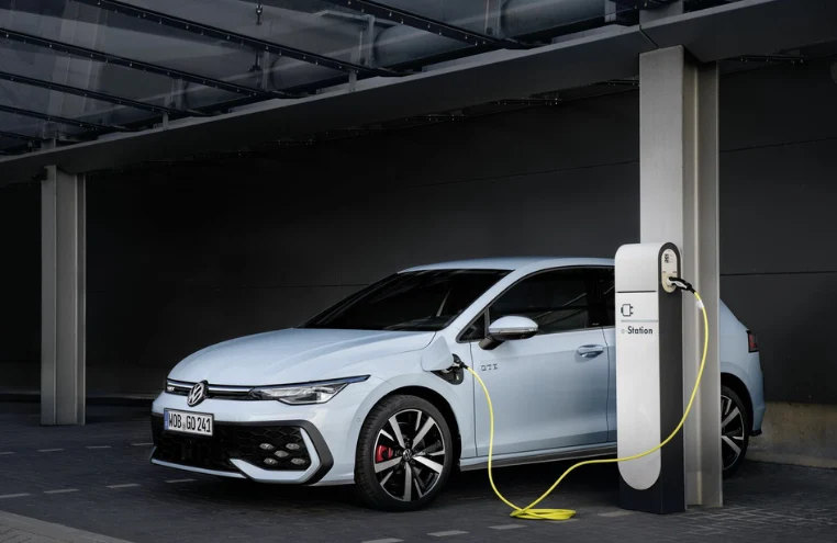 La carga de Volkswagen Golf GTE